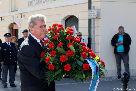 Ob 1. novembru smo se s polaganjem cvetja k osrednjim kamniškim spomenikom poklonili žrtvam vojn (19)